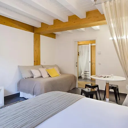 Estudios La Casa De Santa Maria Vitoria-Gasteiz Buitenkant foto